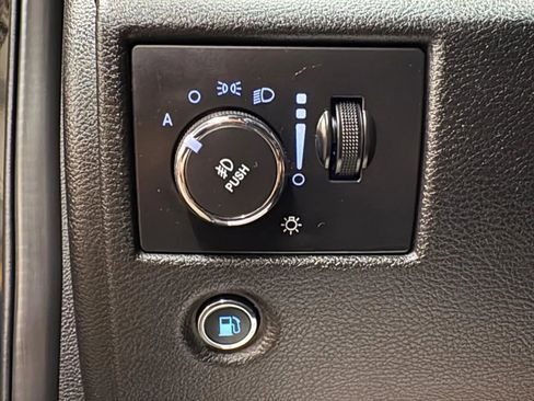 Used 2017 Jeep Grand Cherokee Altitude image 31