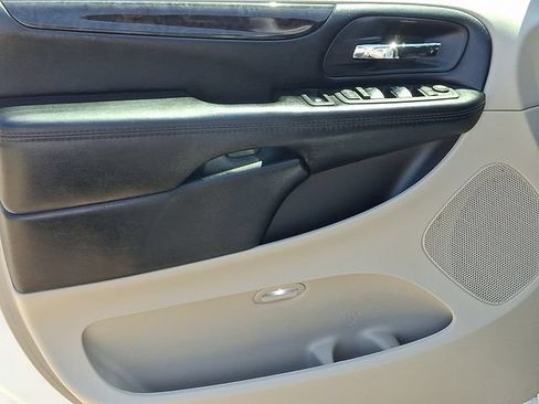 Used 2019 Dodge Grand Caravan SE FWD image 15