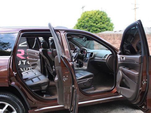 Used 2015 Jeep Grand Cherokee Summit w/ Platinum Series Group AWD/4WD image 23