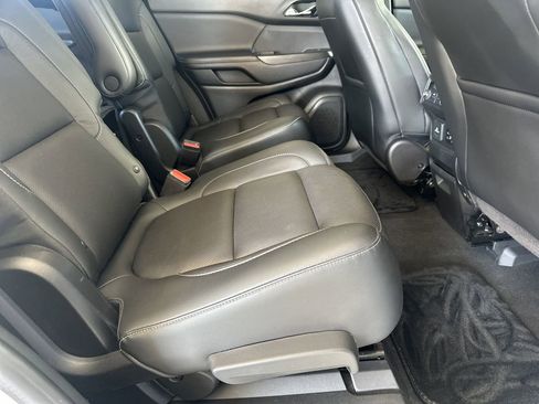 Used 2017 GMC Acadia SLT image 34