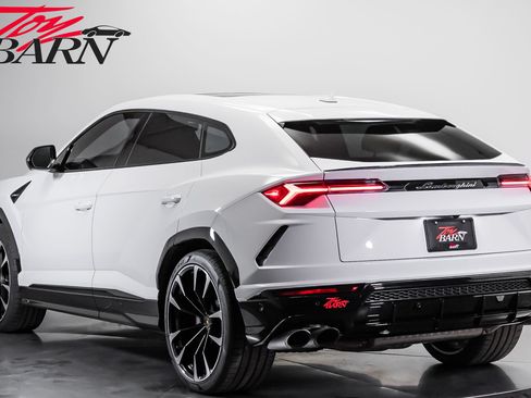Used 2022 Lamborghini Urus AWD/4WD image 3