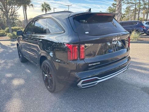 Certified 2023 Kia Sorento SX image 9