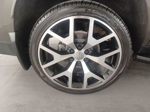 Used 2021 Chevrolet Tahoe LT w/ LT Signature Package RWD image 9