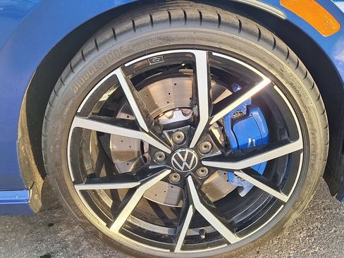 Used 2024 Volkswagen Golf R image 32