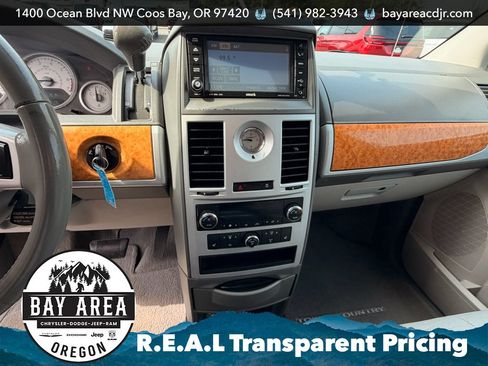 Used 2008 Chrysler Town & Country Limited w/ Flexible Seating Group FWD image 24