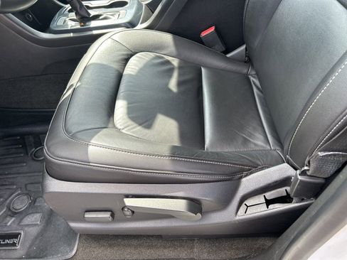 Used 2018 Chevrolet Colorado Z71 AWD/4WD image 16