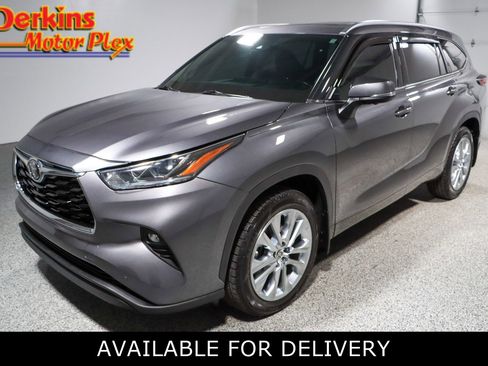 Used 2024 Toyota Highlander Limited image 1
