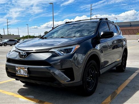 Used 2017 Toyota RAV4 LE FWD image 4