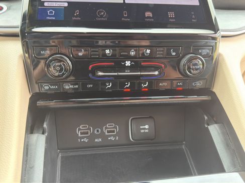 Used 2024 Jeep Grand Cherokee Limited w/ Luxury Tech Group II AWD/4WD image 22