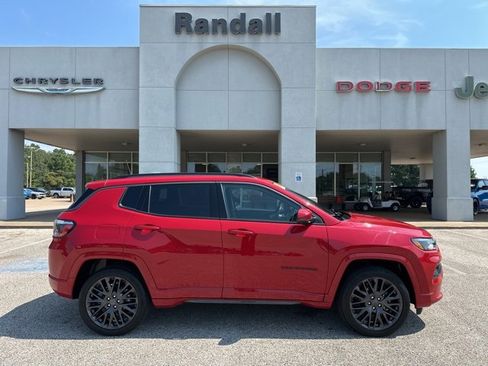 Certified 2022 Jeep Compass Limited image 9