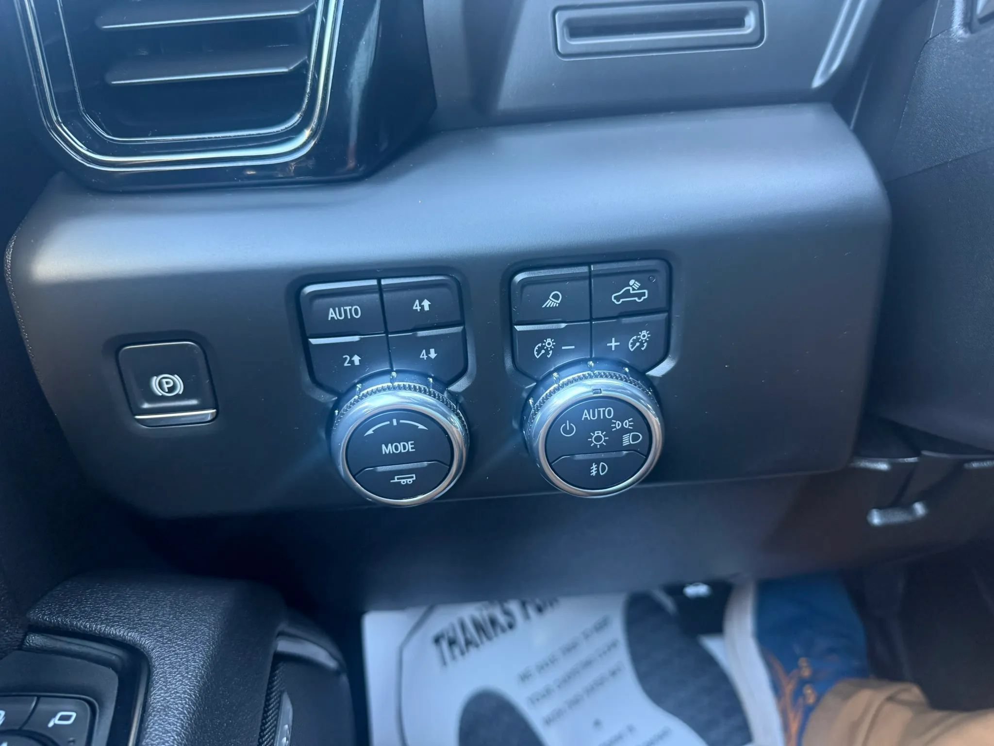 Used 2025 GMC Sierra 2500 AT4 AWD/4WD image 15