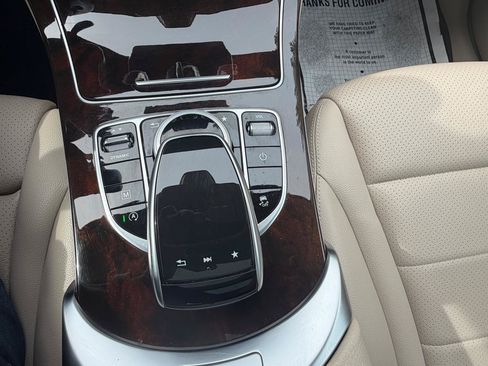 Used 2018 Mercedes-Benz GLC 300 4MATIC image 23
