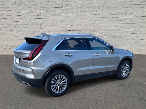 Used 2025 Cadillac XT4 Premium Luxury image 5