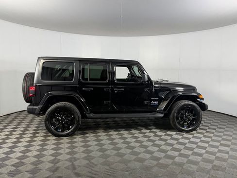 Used 2023 Jeep Wrangler Unlimited Sahara AWD/4WD image 4