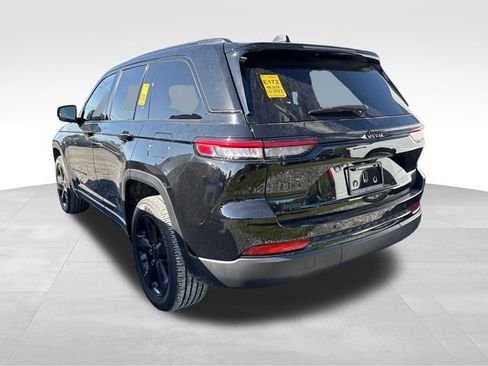 Used 2023 Jeep Grand Cherokee Altitude RWD image 5