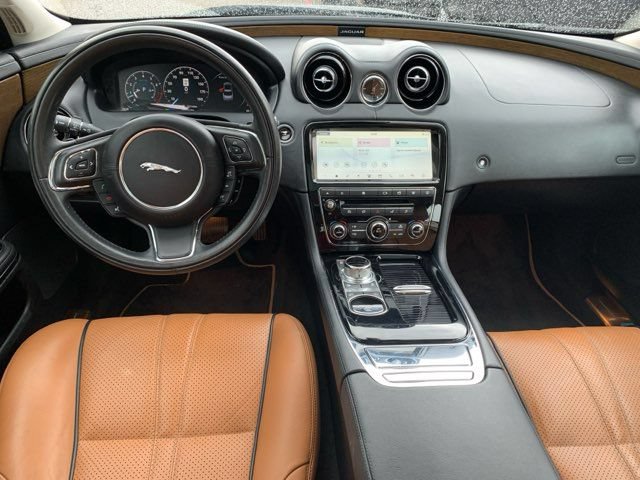 Used 2019 Jaguar XJ Supercharged RWD image 15