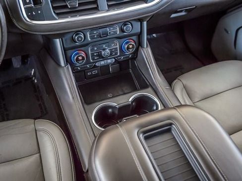 Used 2021 Chevrolet Suburban LT image 30