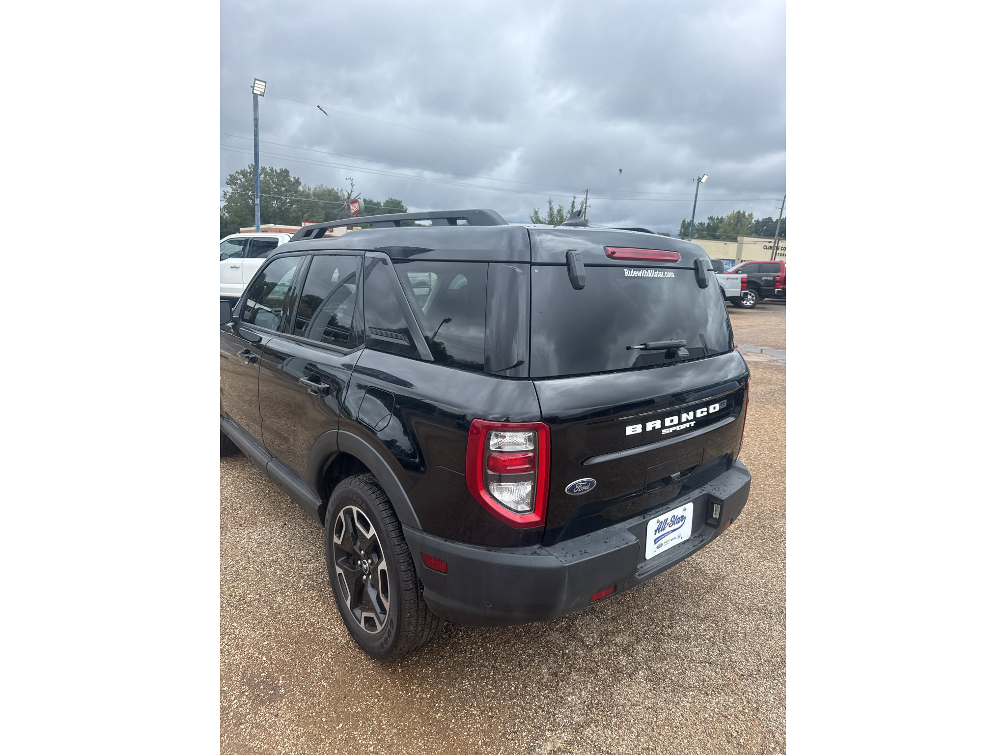 Used 2023 Ford Bronco Sport Outer Banks w/ Tech Package AWD/4WD image 3