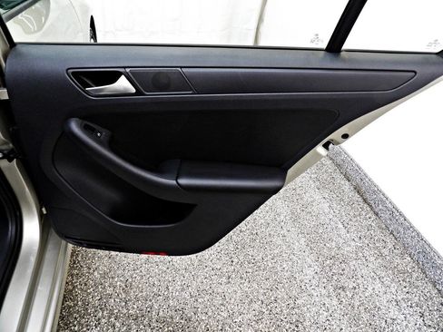 Used 2014 Volkswagen Jetta SE FWD image 12