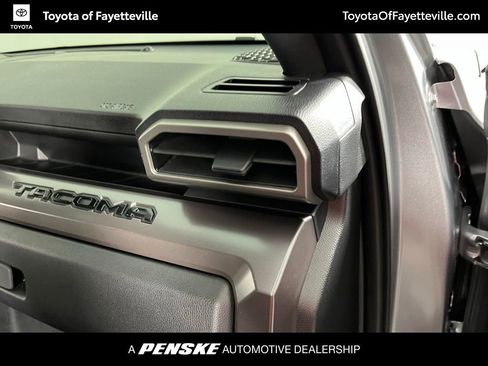 Certified 2025 Toyota Tacoma SR5 AWD/4WD image 19