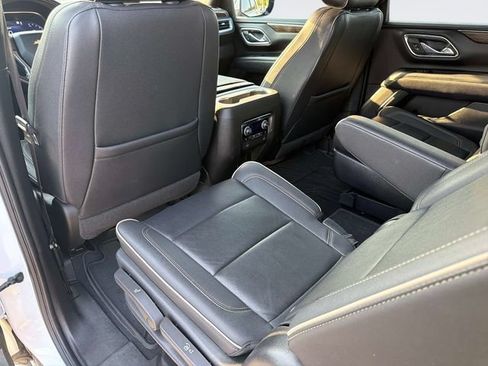 Used 2023 Chevrolet Suburban Premier RWD image 15
