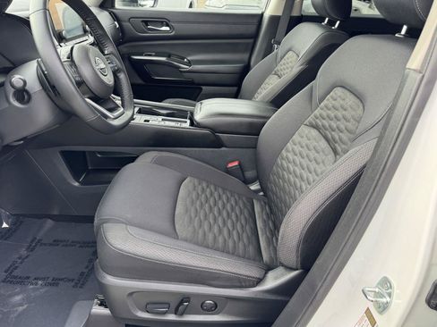Used 2022 Nissan Pathfinder SV FWD image 18