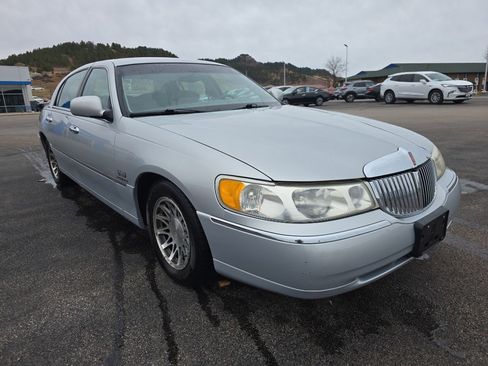 Used 2000 Lincoln Town Car Signature image 4