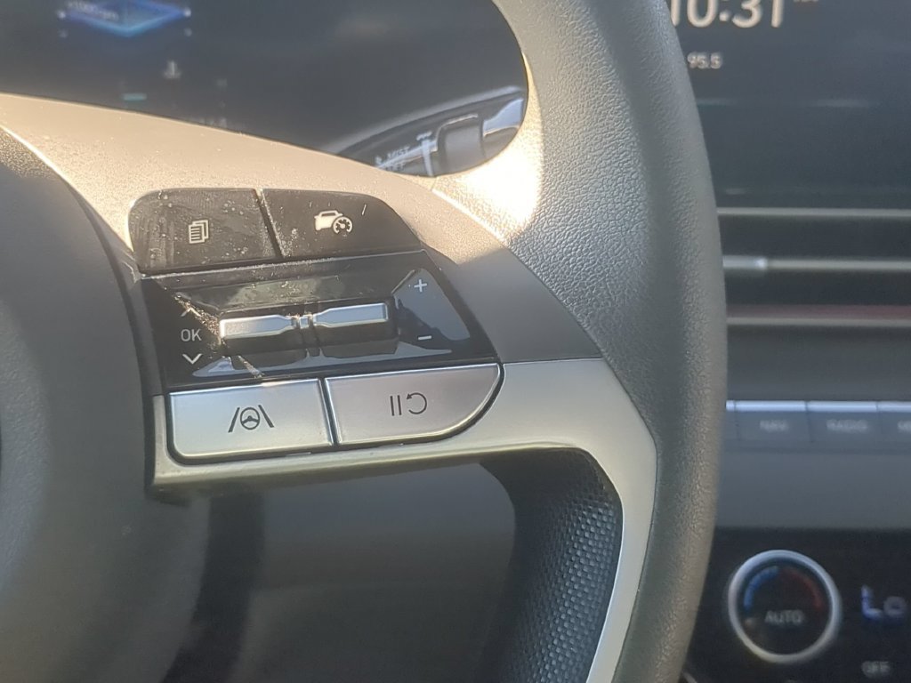 Used 2024 Hyundai Elantra SEL FWD image 15
