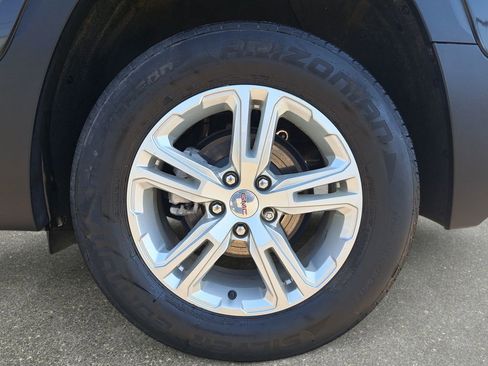 Used 2023 GMC Terrain SLE AWD/4WD image 32