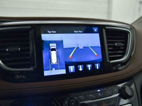 Used 2017 Chrysler Pacifica Limited image 21