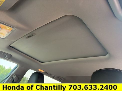 Used 2019 Toyota Highlander XLE AWD/4WD image 17