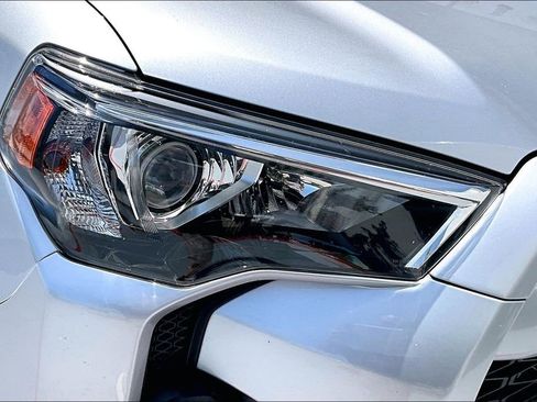Used 2019 Toyota 4Runner SR5 Premium AWD/4WD image 30