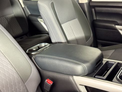 Used 2020 Nissan Titan SV w/ SV Convenience Package AWD/4WD image 32
