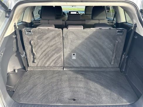 Used 2024 Toyota Highlander LE image 17