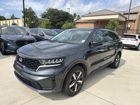 Used 2021 Kia Sorento S FWD image 3