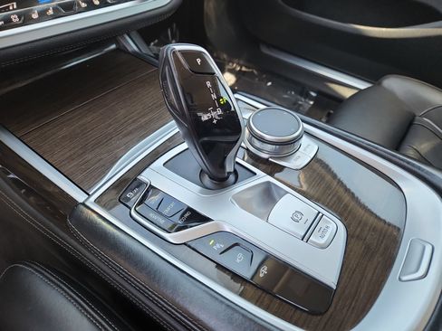 Used 2022 BMW 740i w/ Premium Package RWD image 22