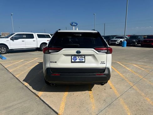 Used 2022 Toyota RAV4 XLE Premium AWD/4WD image 6
