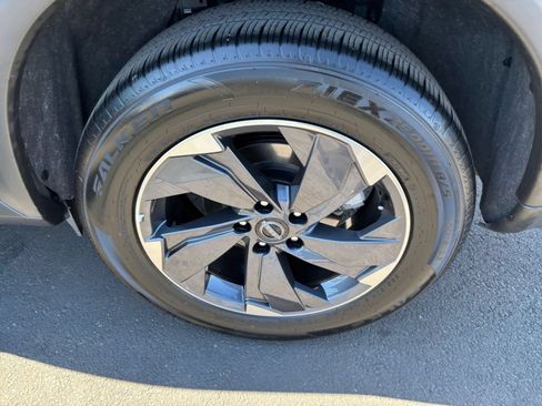 Used 2025 Nissan Rogue SV FWD image 32