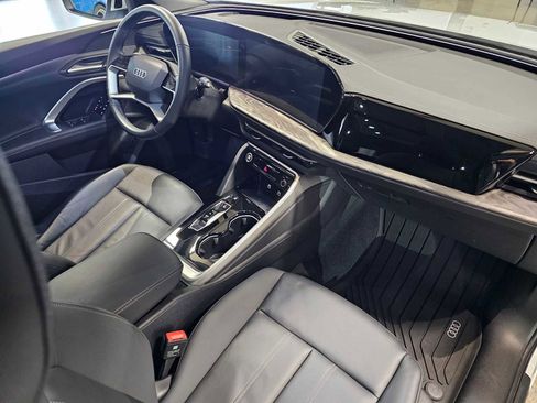 Certified 2025 Audi Q5 Premium image 11