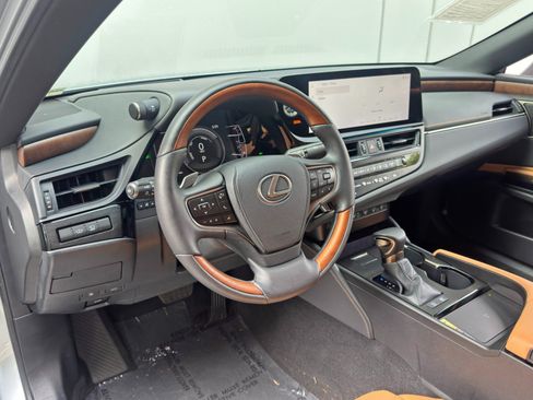 Used 2025 Lexus ES 300h w/ Accessory Package (Z1) FWD image 14