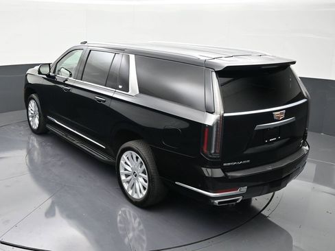 Certified 2025 Cadillac Escalade ESV Luxury RWD image 15