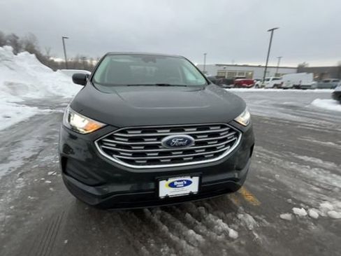 Certified 2022 Ford Edge SE image 3