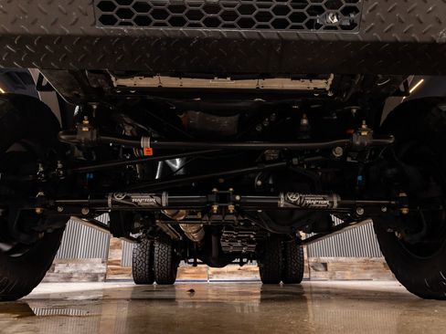 Used 2025 Ford F450 Platinum w/ FX4 Off-Road Package image 15