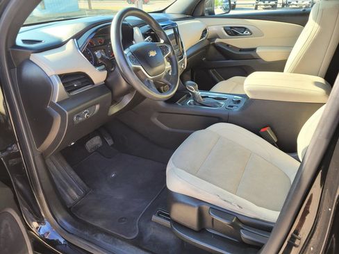 Used 2023 Chevrolet Traverse LS AWD/4WD image 2
