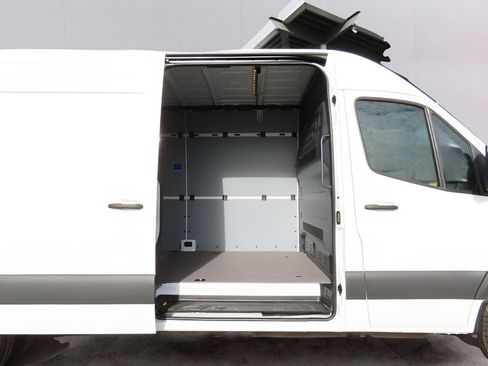 Used 2024 Mercedes-Benz Sprinter 3500 image 19