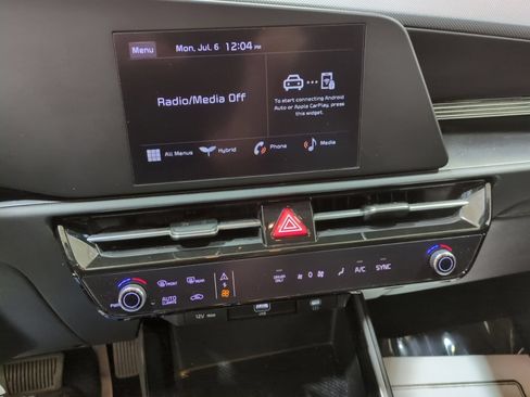 Certified 2024 Kia Niro LX FWD image 20