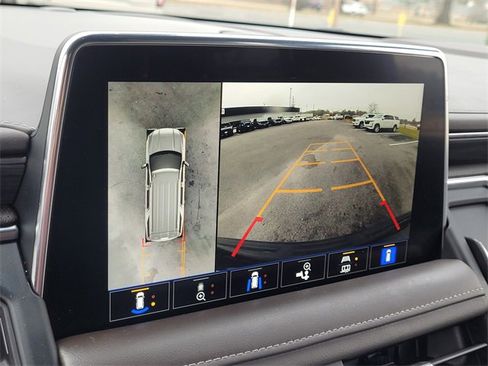 Used 2021 GMC Yukon XL SLT w/ SLT Premium Package image 16