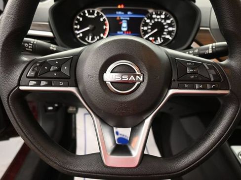 Used 2025 Nissan Altima 2.5 SV FWD image 12