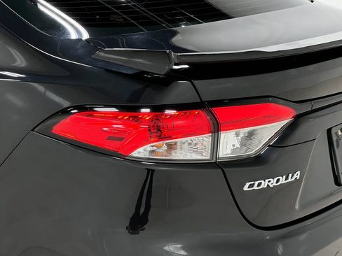 Used 2021 Toyota Corolla LE FWD image 33