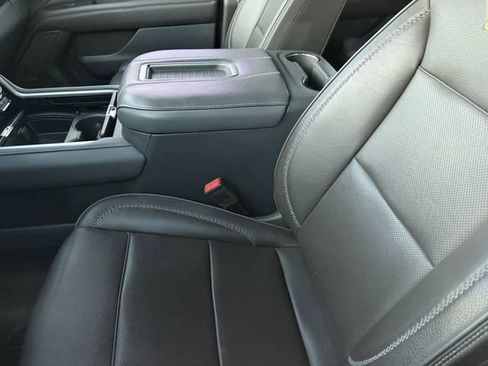 Used 2022 GMC Yukon Denali w/ Denali Premium Package image 9